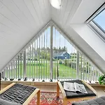 3 Bedroom Beautiful In Hébergement de vacances *