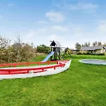 3 Bedroom Beautiful In Hébergement de vacances *