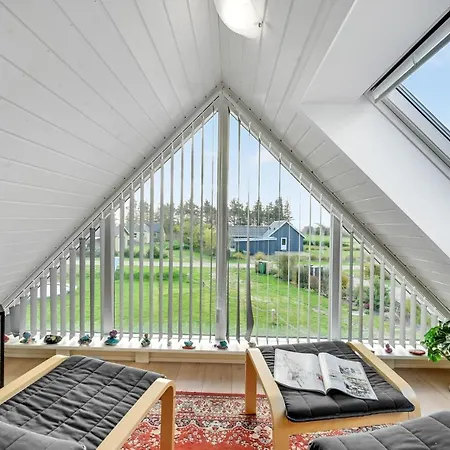 3 Bedroom Beautiful In Semesterbostad *