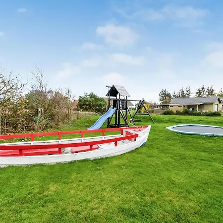 3 Bedroom Beautiful In Holiday home *