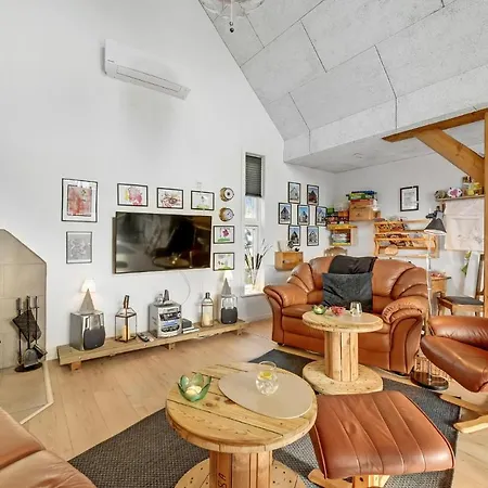 3 Bedroom Beautiful In Holiday home