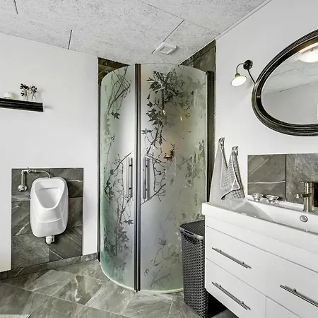 3 Bedroom Beautiful In Holiday home