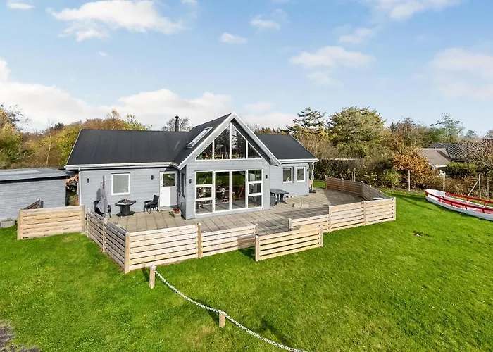3 Bedroom Beautiful In Hébergement de vacances *