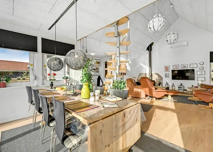 3 Bedroom Beautiful In Hébergement de vacances *