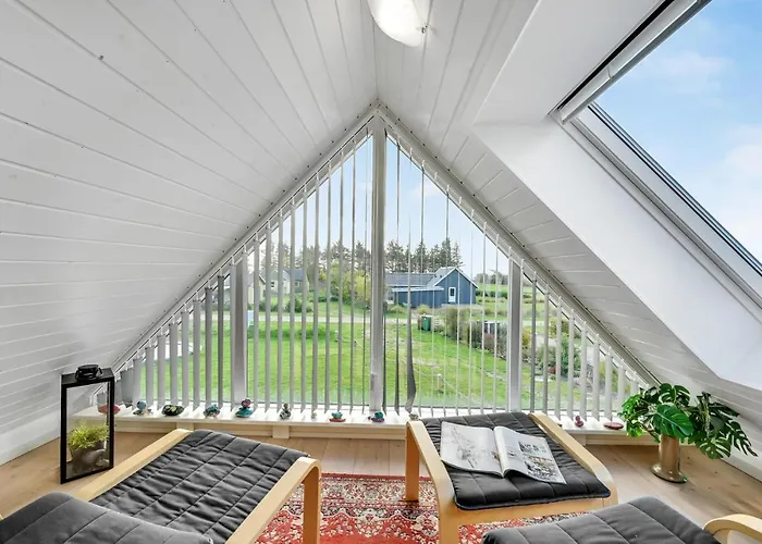 3 Bedroom Beautiful In Hébergement de vacances *