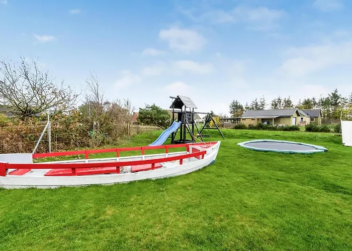 3 Bedroom Beautiful In Hébergement de vacances *