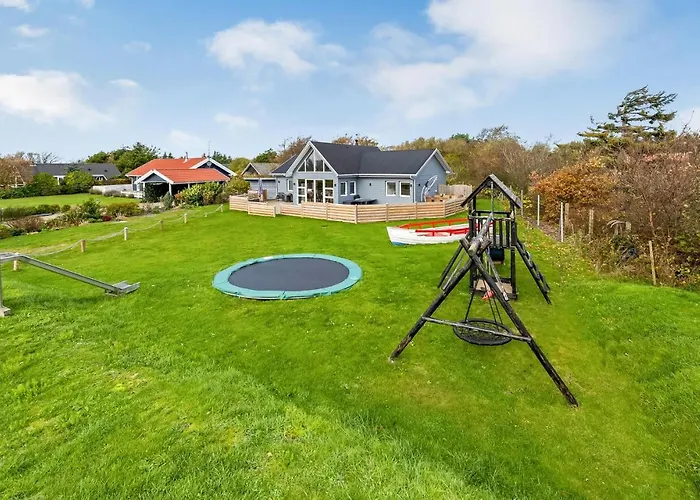 3 Bedroom Beautiful In Hébergement de vacances *