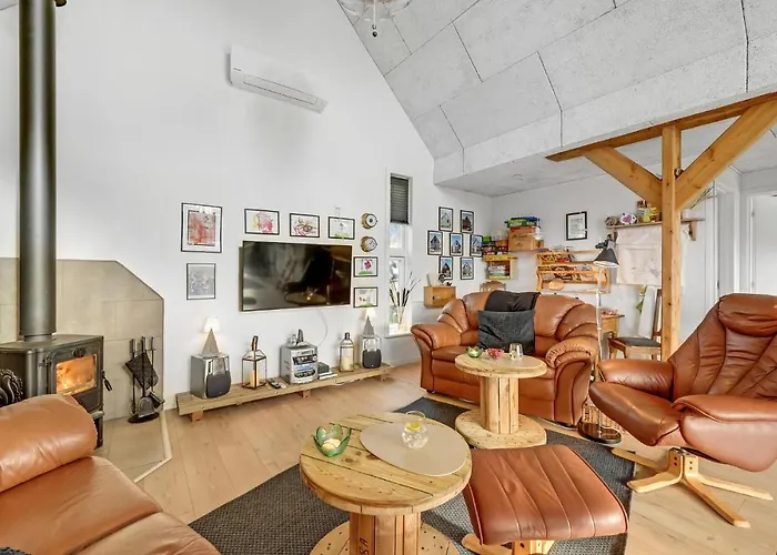 3 Bedroom Beautiful In Hébergement de vacances